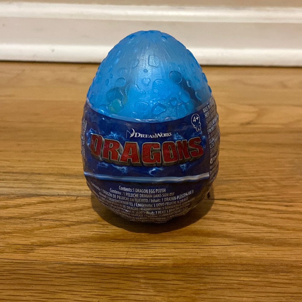 Dreamworks dragon plush egg. Sealed in egg